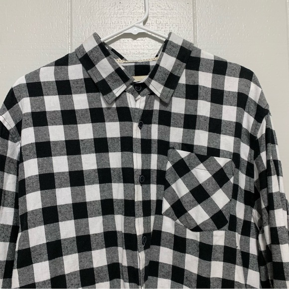 NWOT Men’s VSTR Black & White Button Down Plaid Flannel - Picture 2 of 5